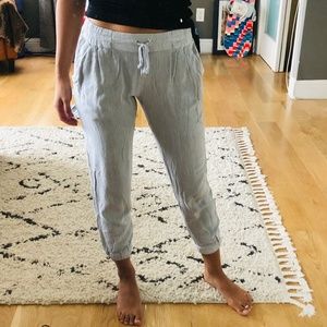 Aritzia Talula grey cropped jogger pants